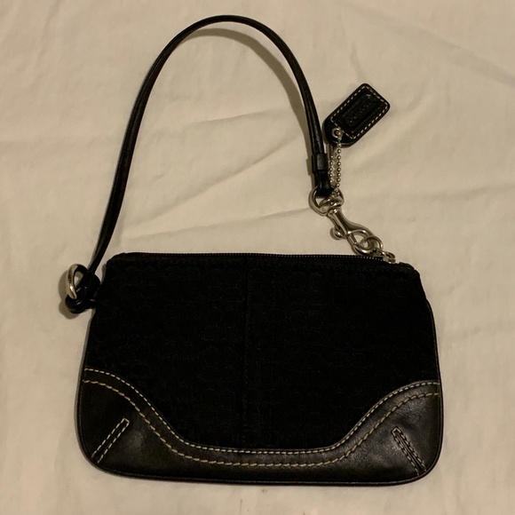 COACH  Black Signature Canvas Wristlet 🖤 - Like New! - Picture 6 of 11